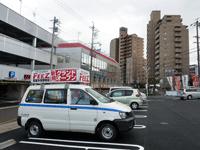 パチンコ店グランドオープンの宣伝カー