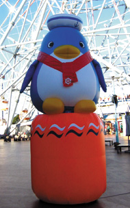 名古屋港ペンギン型バルーン